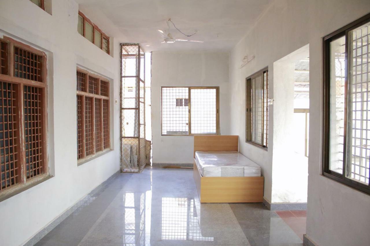 Krishna Villa Badami Exteriör bild